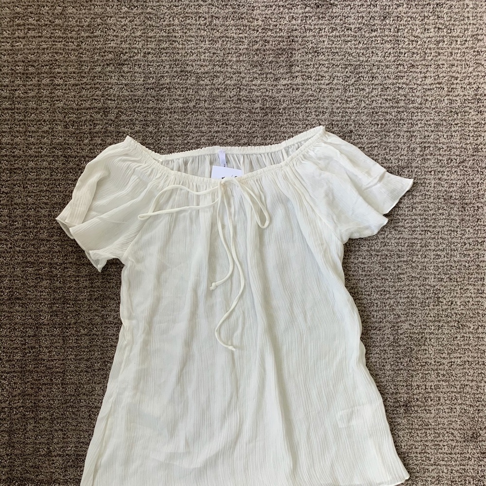 *NWT* Off the Shoulder White Top
